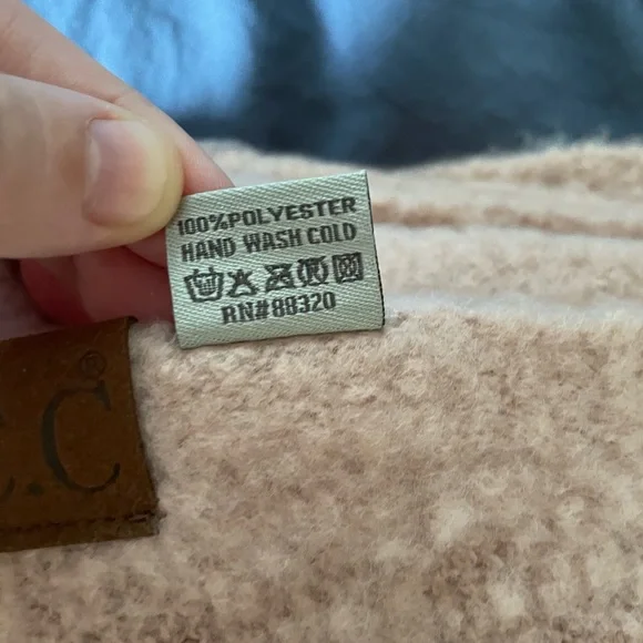 NWT C.C Rose Sweater - Picture 4 of 4